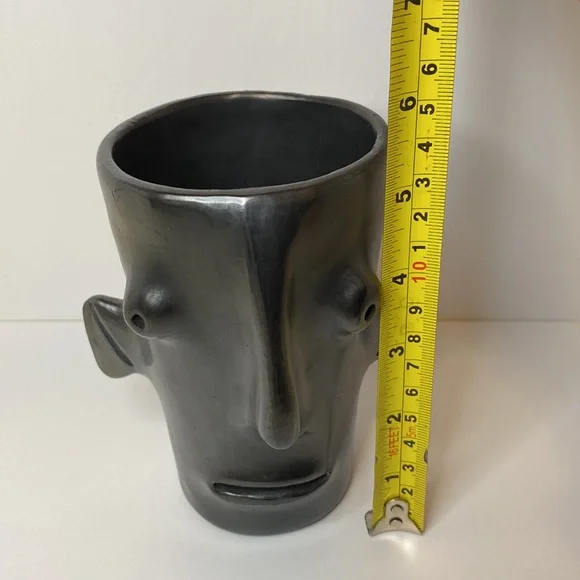 Dona Rosa Face Vase - Picture 7 of 8